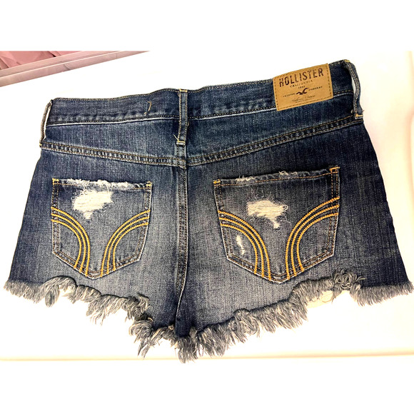 Hollister Distressed Fringe Mini Shorts Medium Wash Women's Size 3 / 28 Waist - Picture 2 of 9